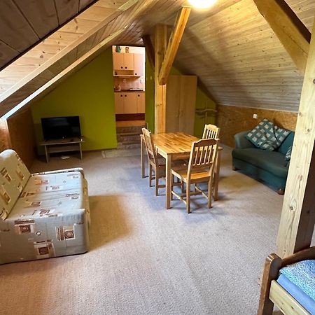 Apartmanovy Dum Obecna Skola Svetlik المظهر الخارجي الصورة