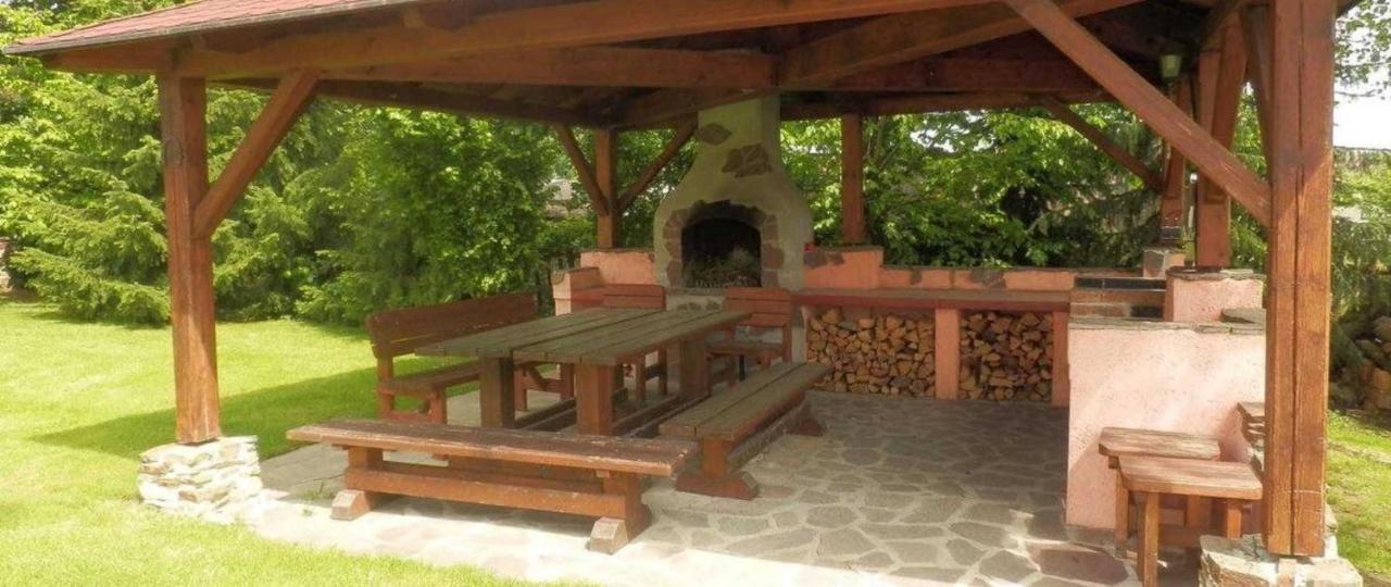 Apartmanovy Dum Obecna Skola Svetlik المظهر الخارجي الصورة