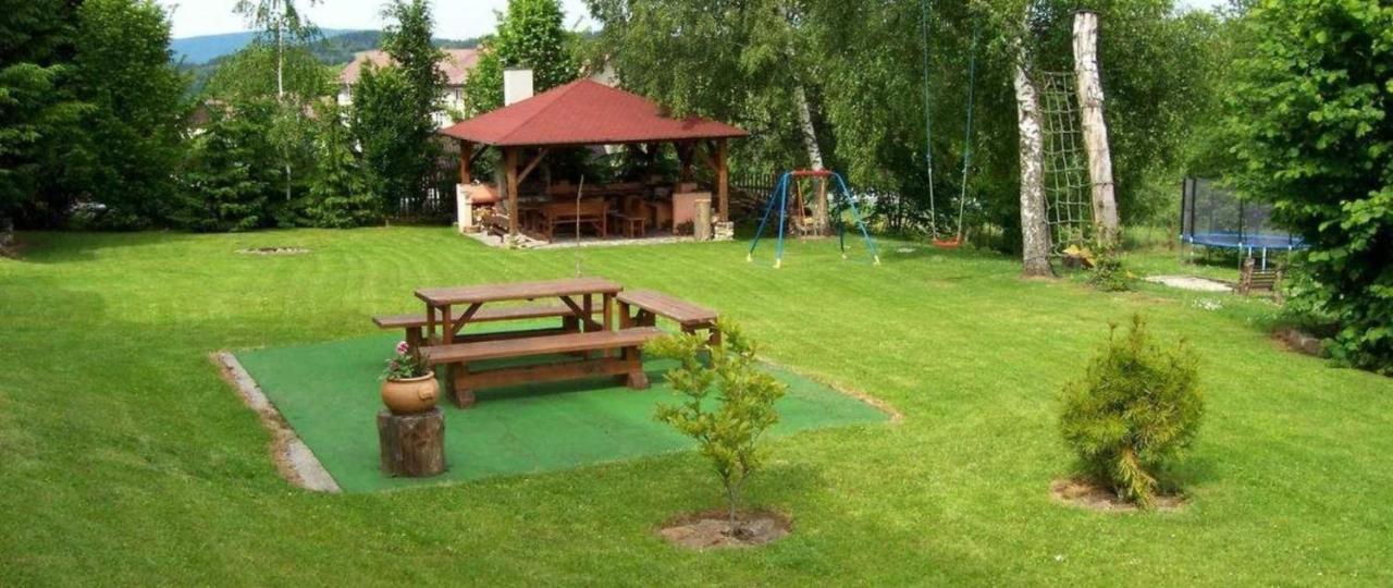 Apartmanovy Dum Obecna Skola Svetlik المظهر الخارجي الصورة
