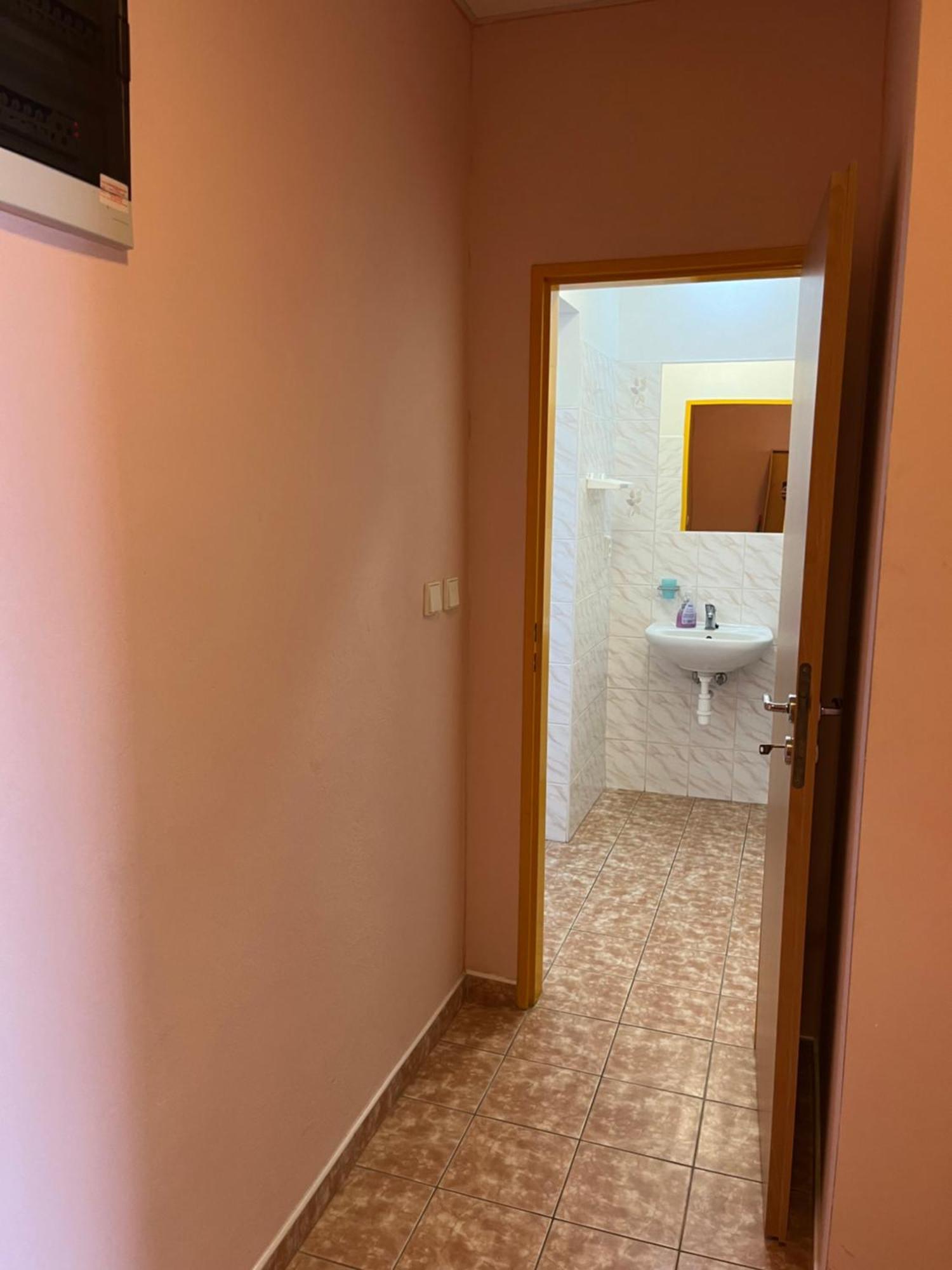 Apartmanovy Dum Obecna Skola Svetlik المظهر الخارجي الصورة