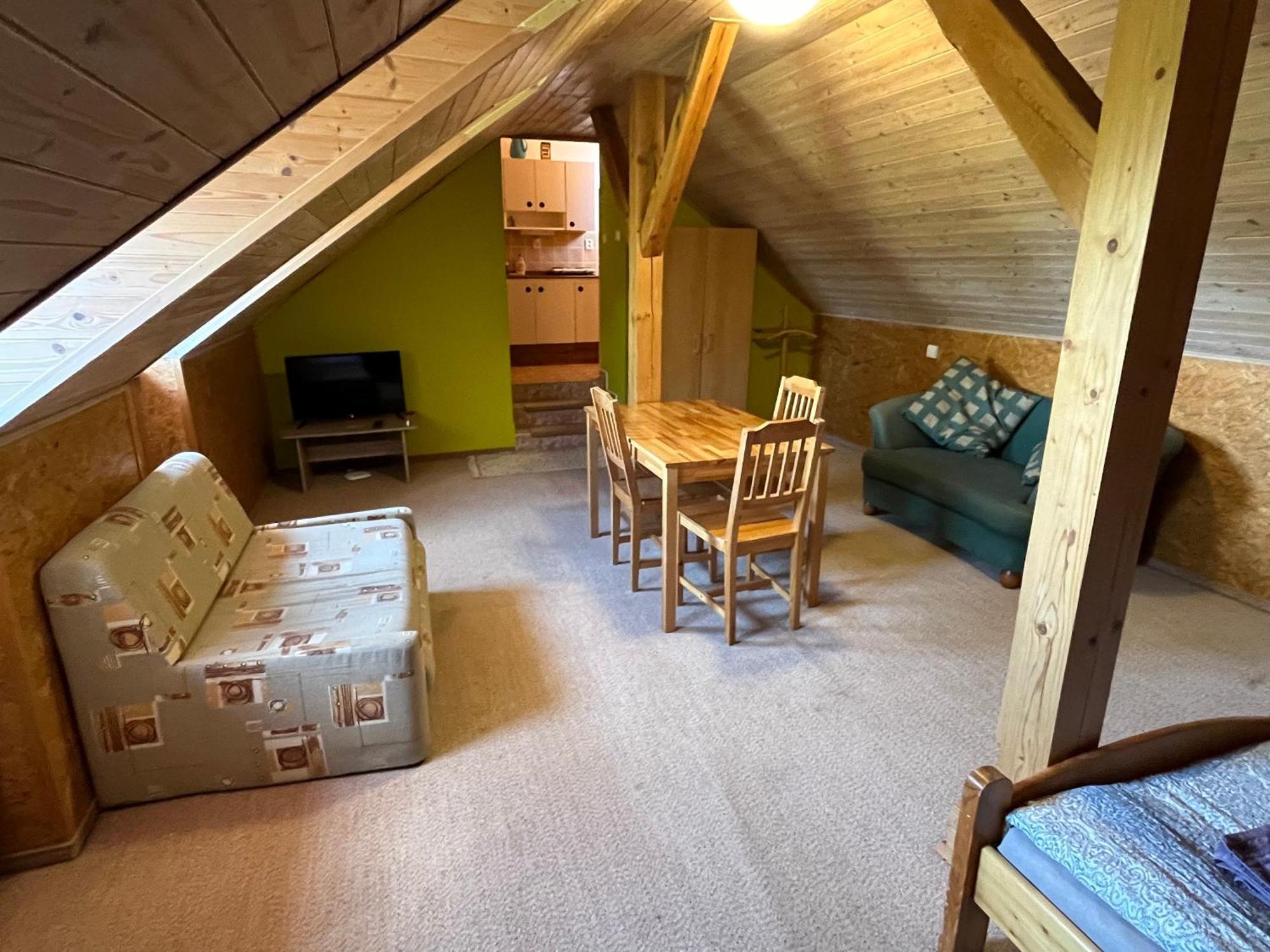 Apartmanovy Dum Obecna Skola Svetlik المظهر الخارجي الصورة