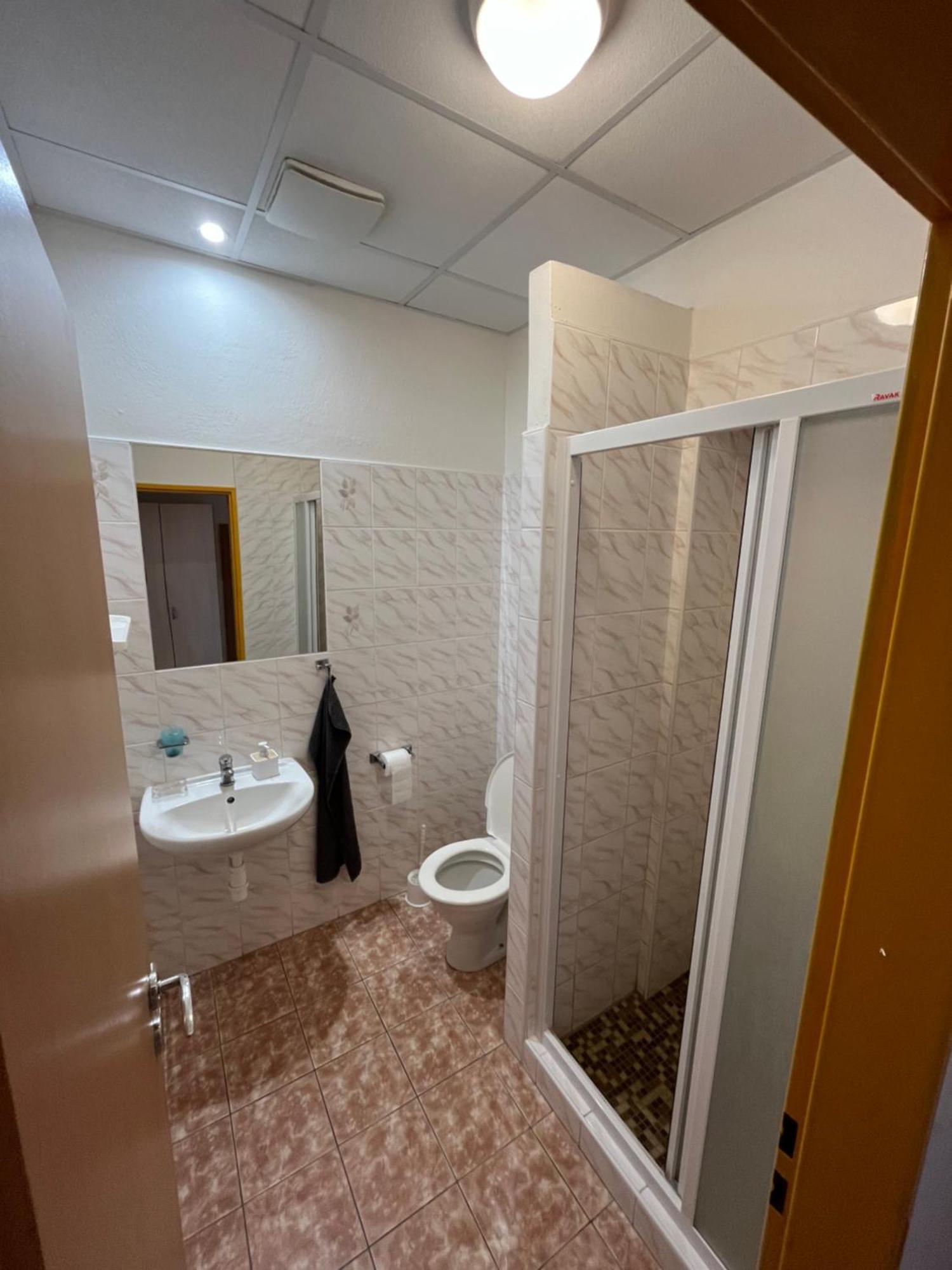 Apartmanovy Dum Obecna Skola Svetlik المظهر الخارجي الصورة