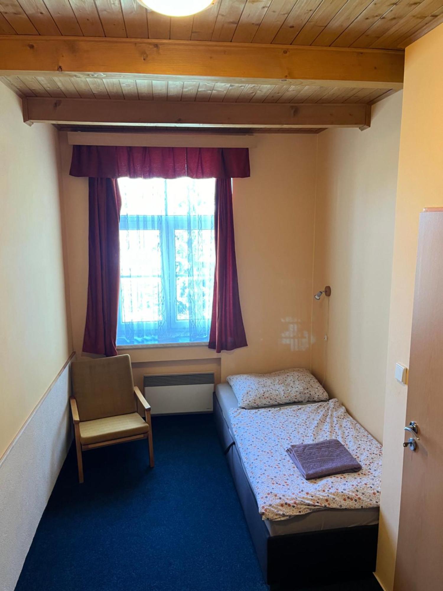 Apartmanovy Dum Obecna Skola Svetlik المظهر الخارجي الصورة