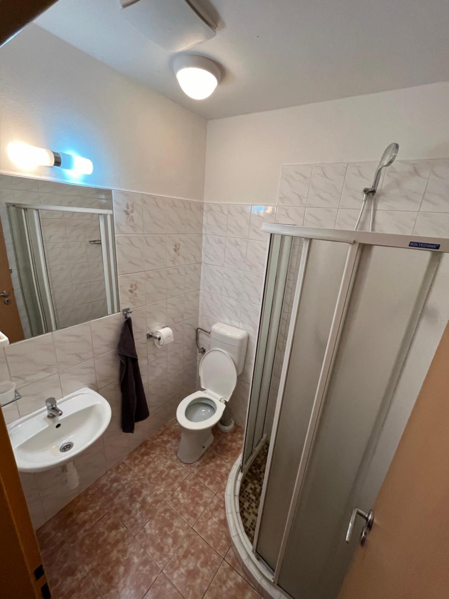 Apartmanovy Dum Obecna Skola Svetlik المظهر الخارجي الصورة