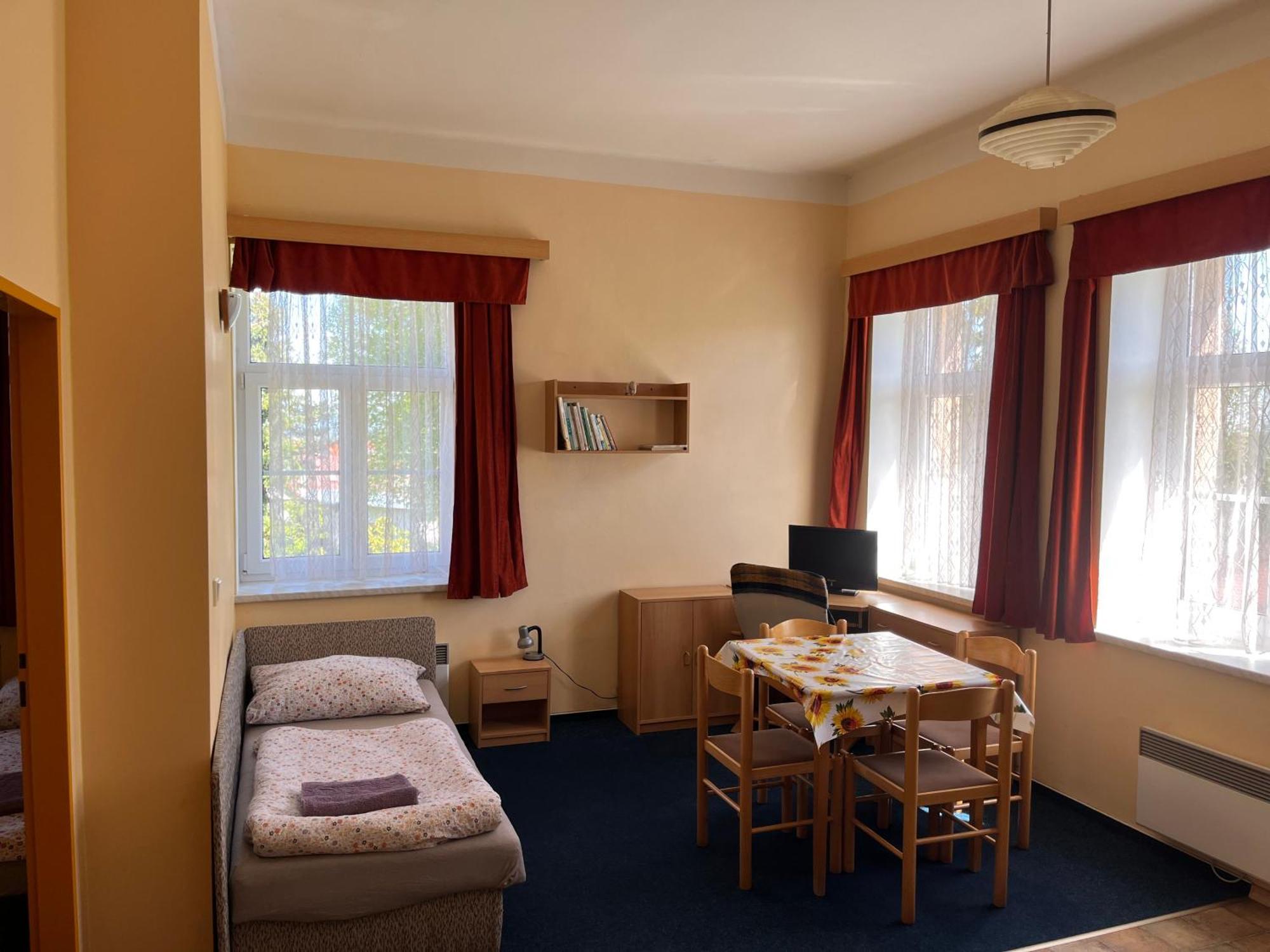 Apartmanovy Dum Obecna Skola Svetlik المظهر الخارجي الصورة