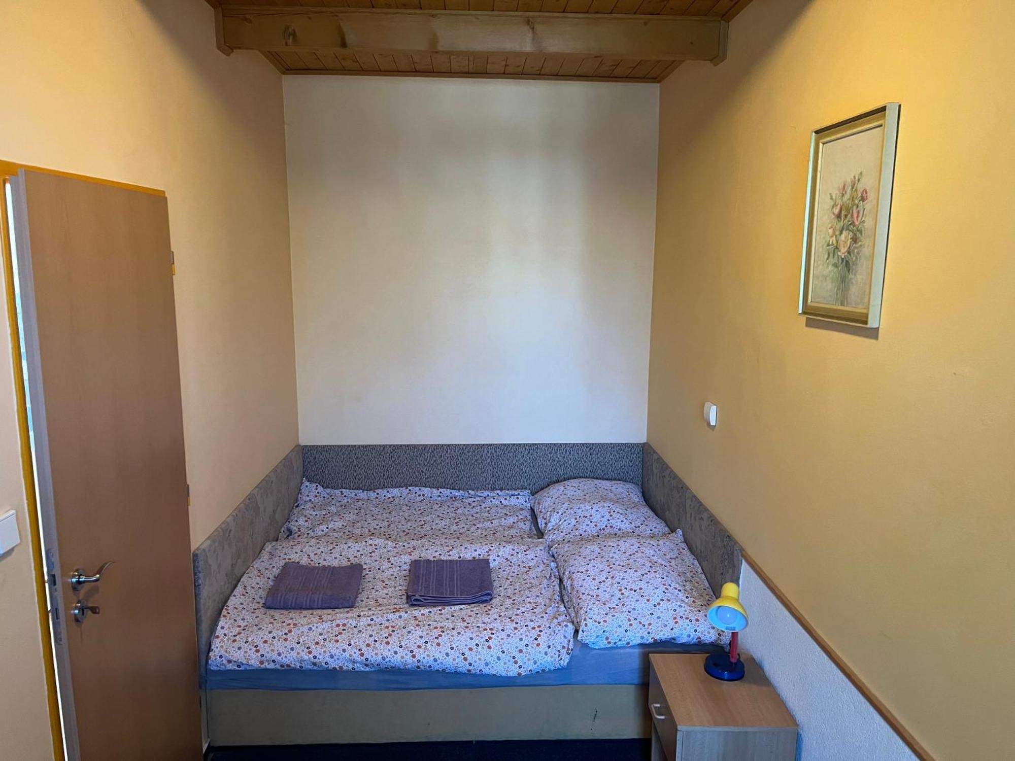 Apartmanovy Dum Obecna Skola Svetlik المظهر الخارجي الصورة